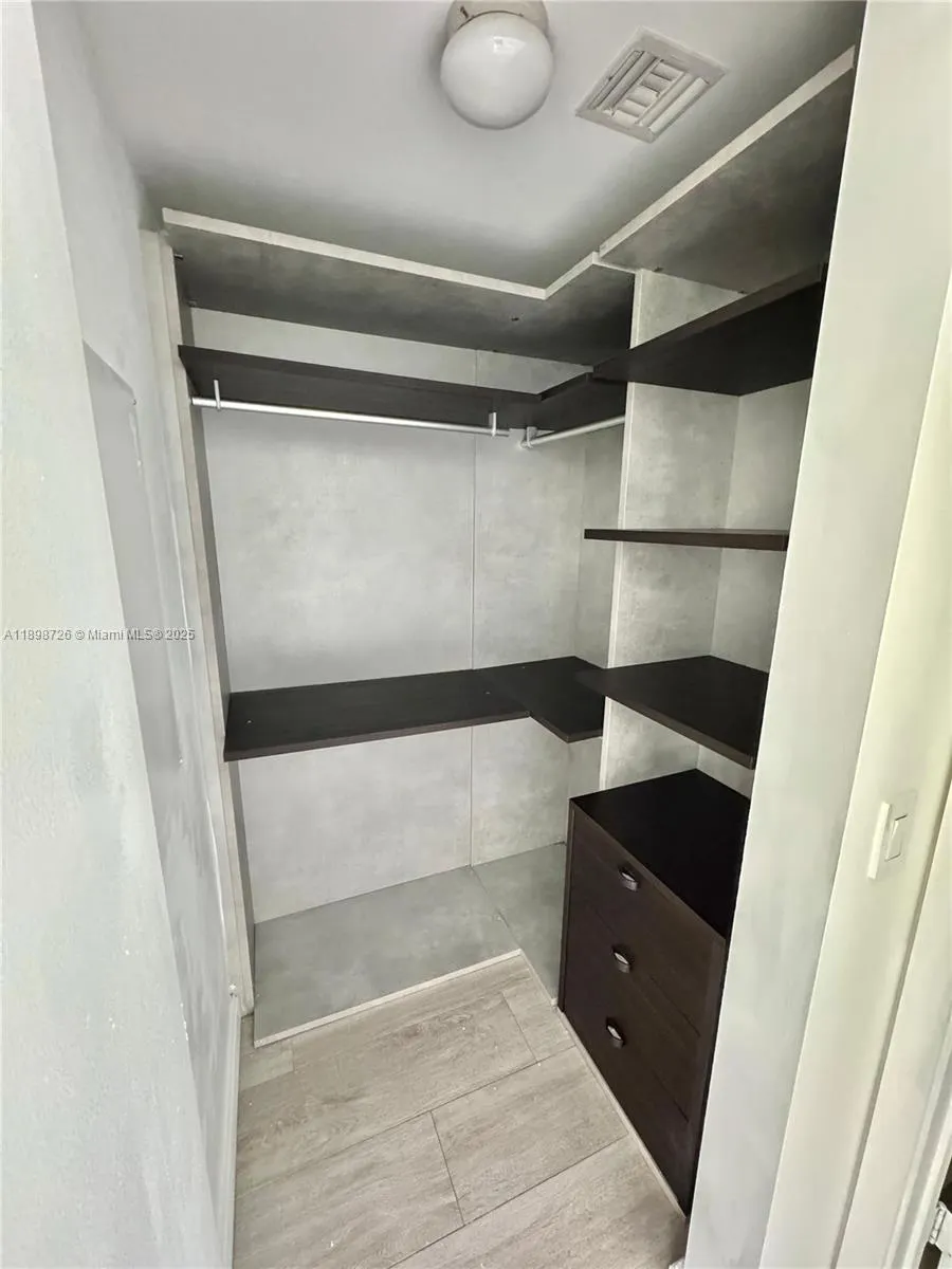 45 SW 9th St, #3404