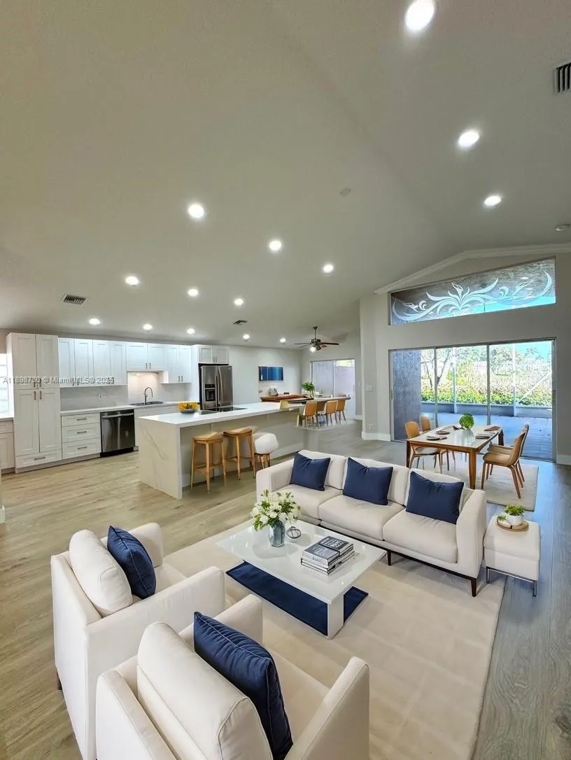 7633 Trapani Ln