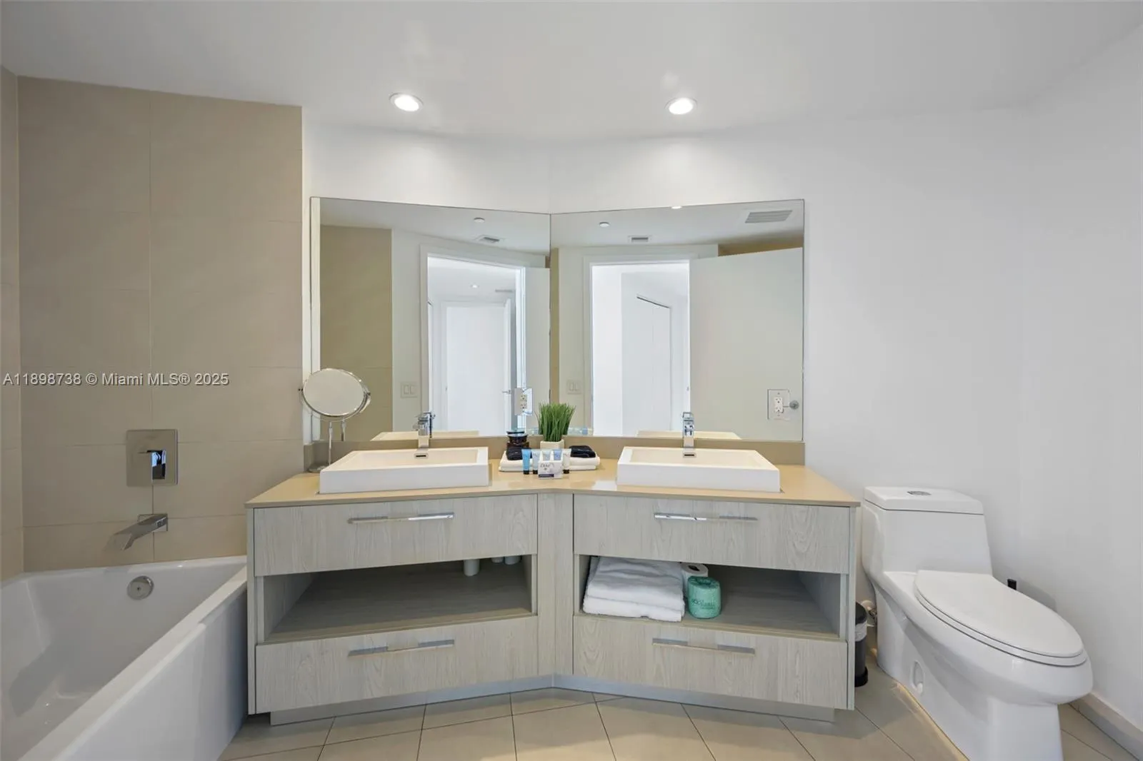 4111 S Ocean Dr, #3002