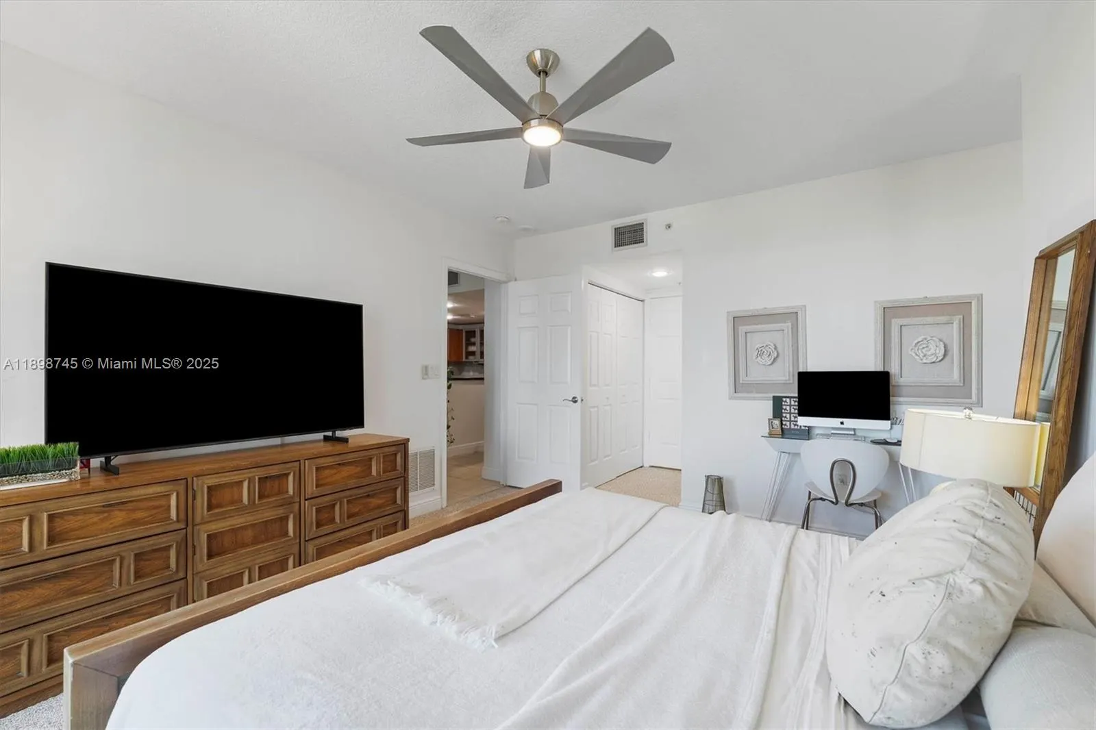 610 Clematis St, #628