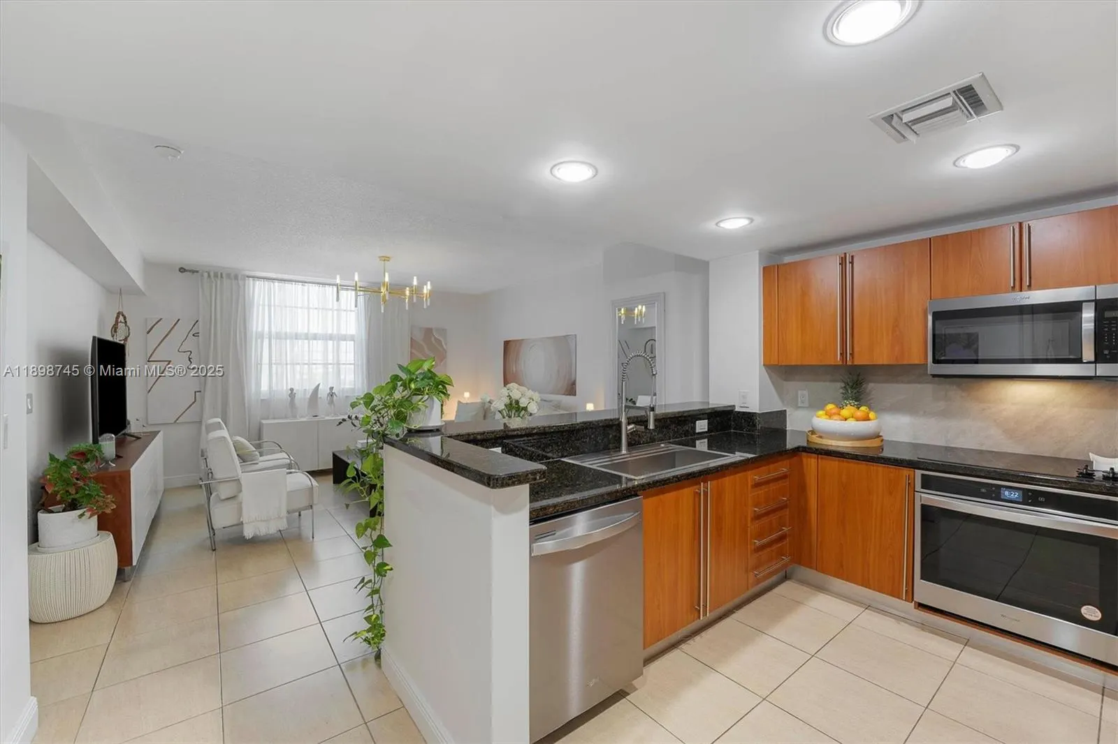 610 Clematis St, #628