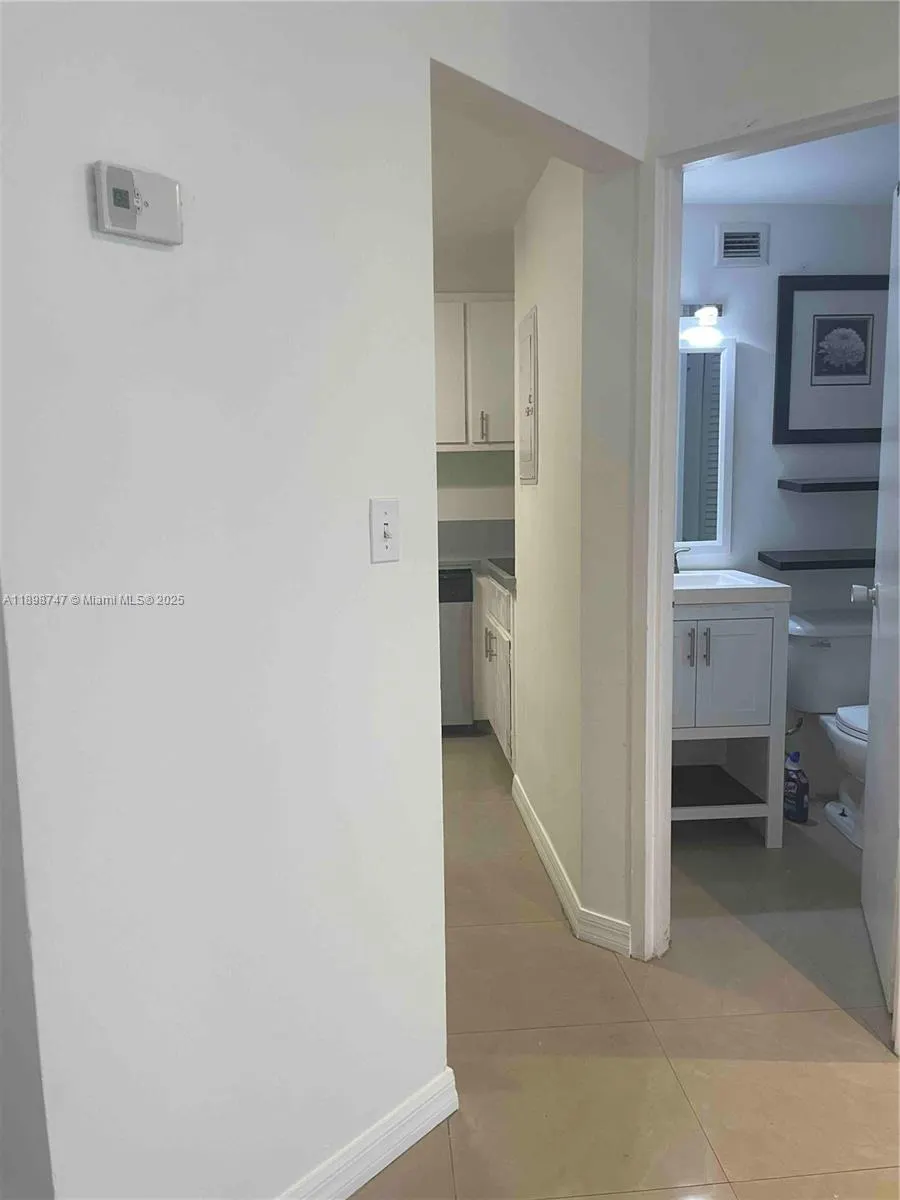 801 Brickell Bay Dr, #871
