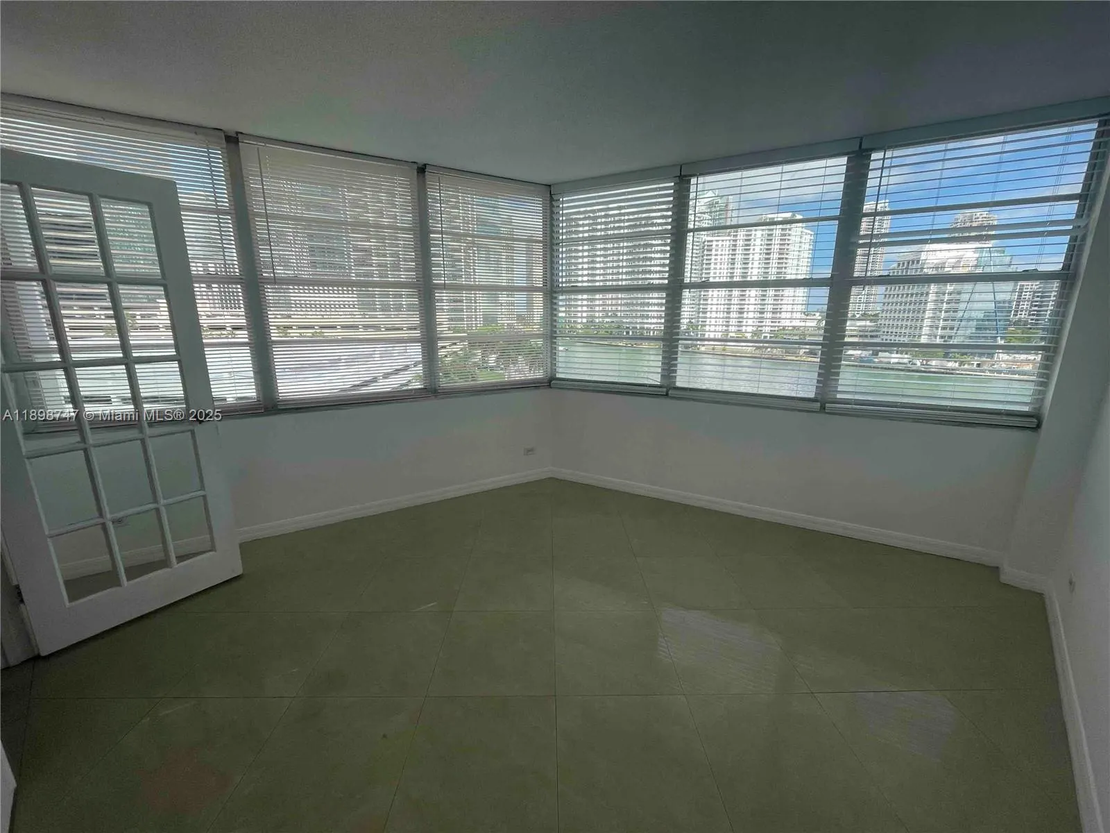 801 Brickell Bay Dr, #871