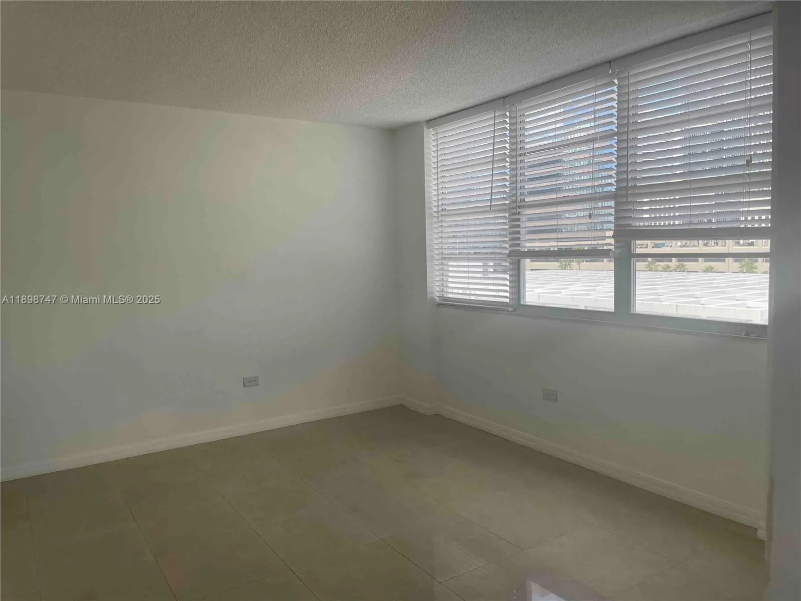 801 Brickell Bay Dr, #871