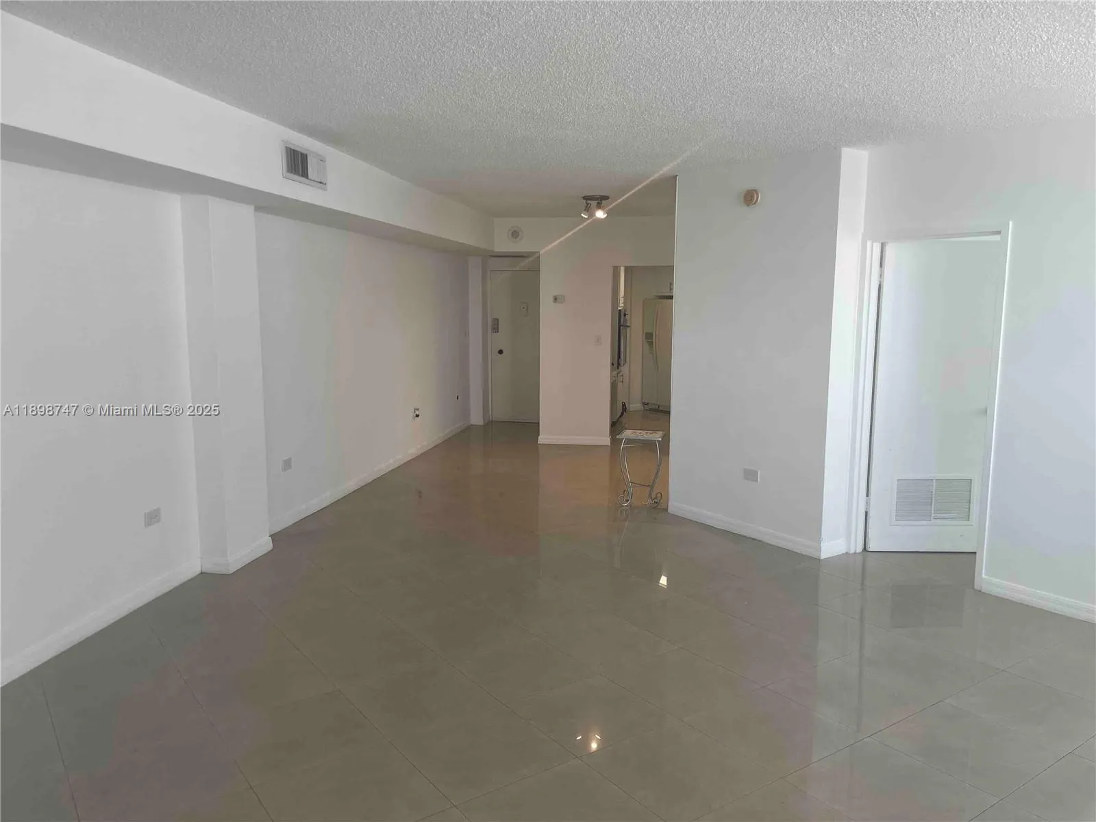 801 Brickell Bay Dr, #871