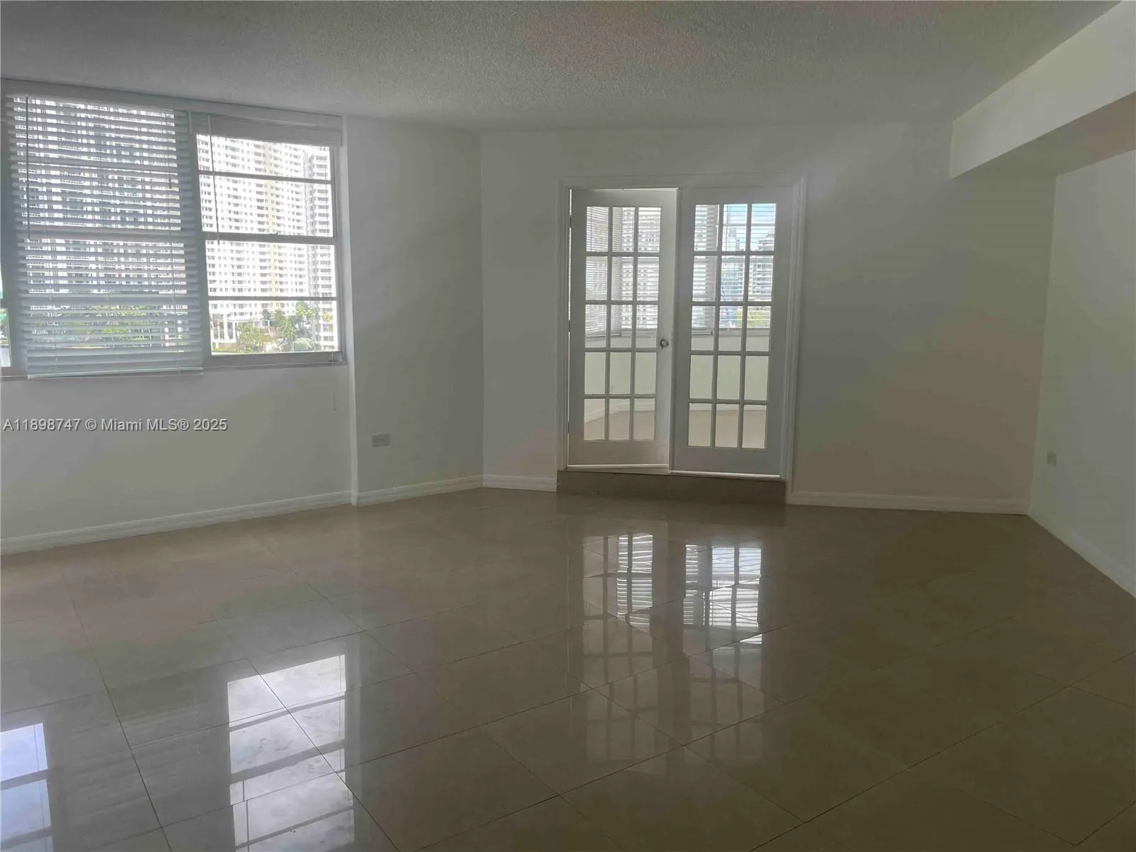 801 Brickell Bay Dr, #871