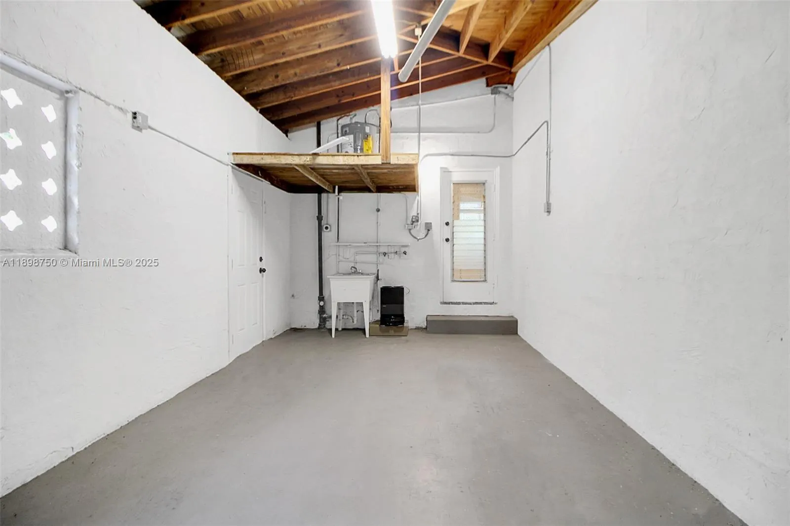 231 NE 43rd St