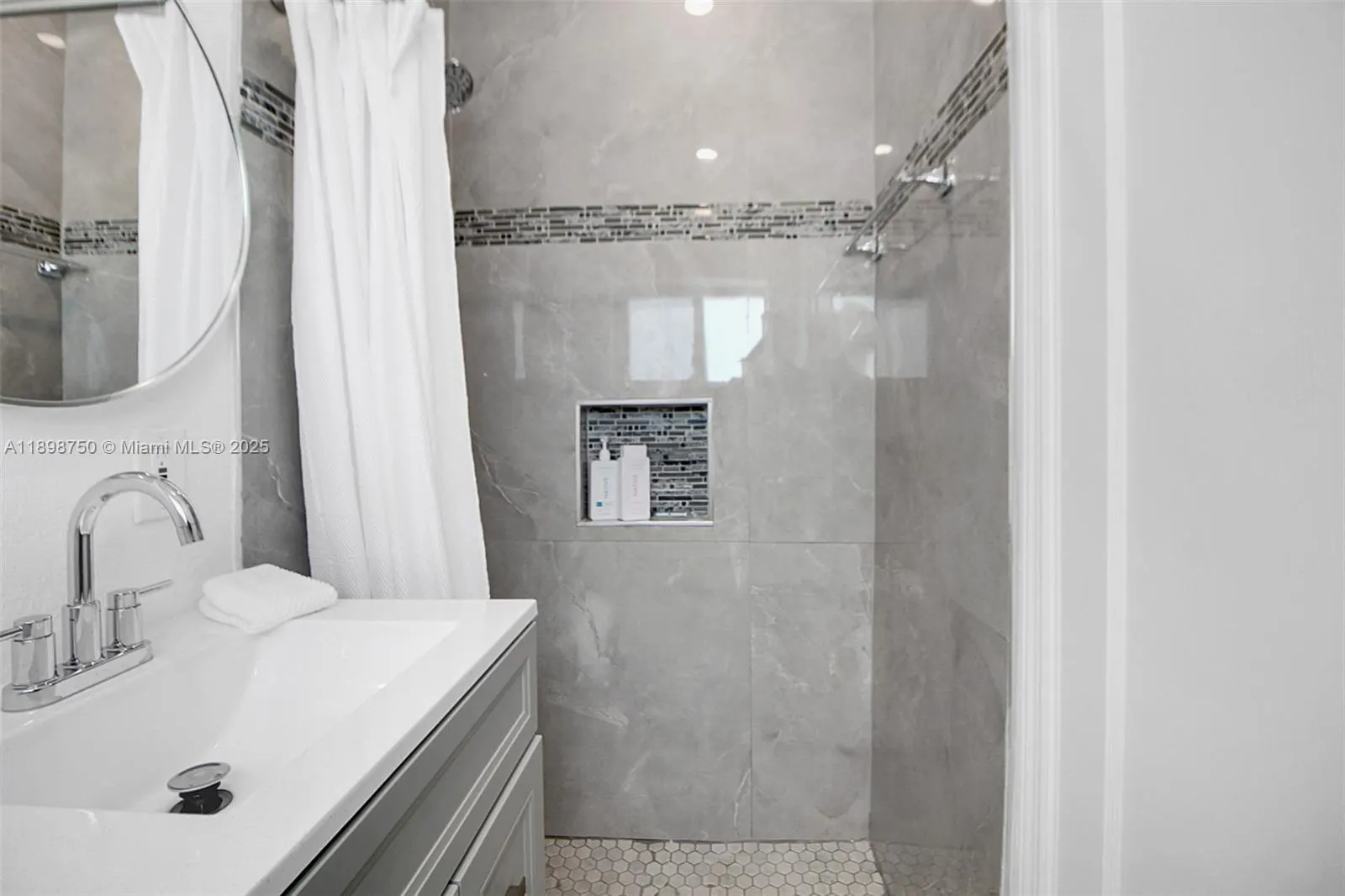 231 NE 43rd St