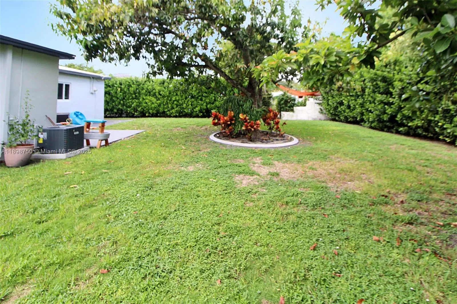 231 NE 43rd St