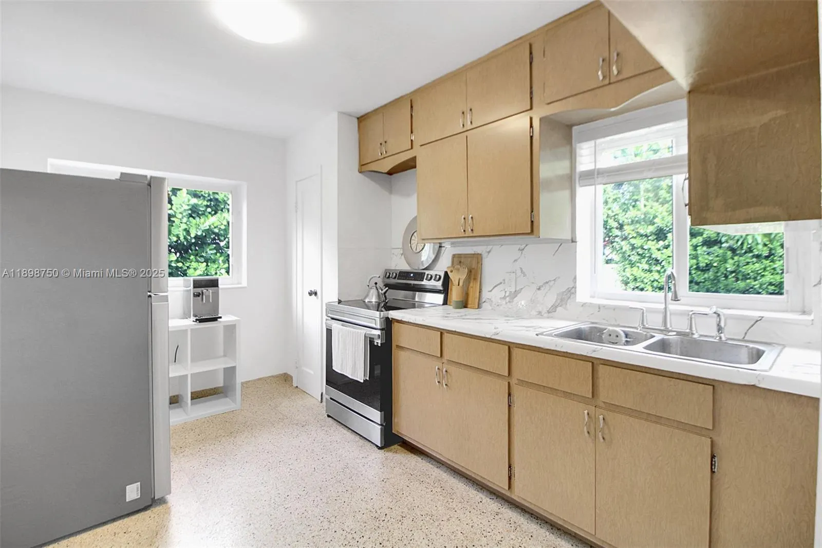 231 NE 43rd St