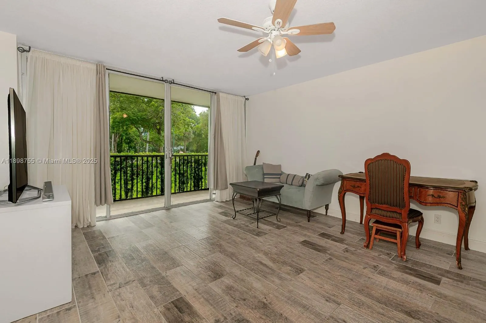 3401 N Country Club Dr, #117