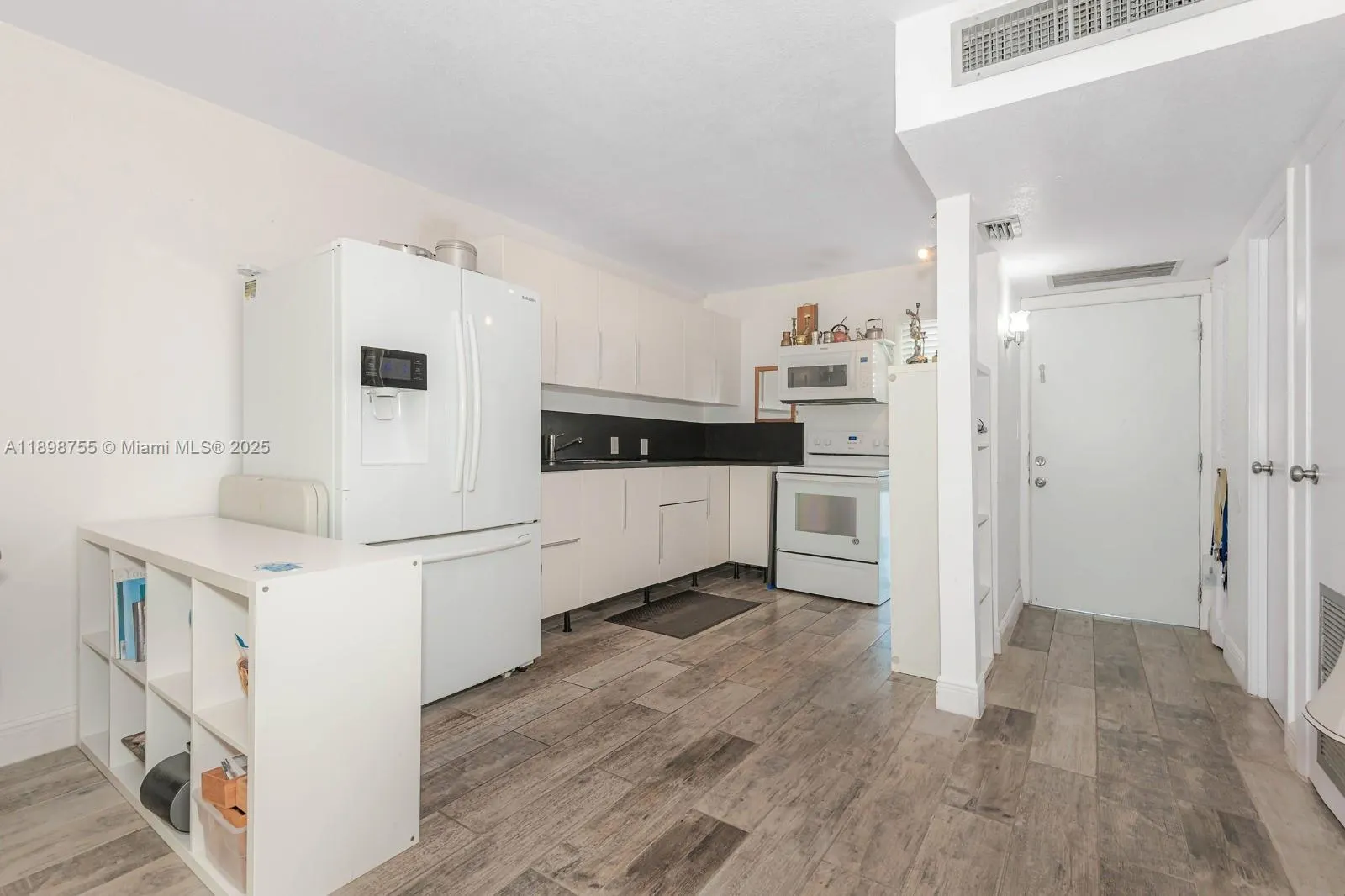 3401 N Country Club Dr, #117