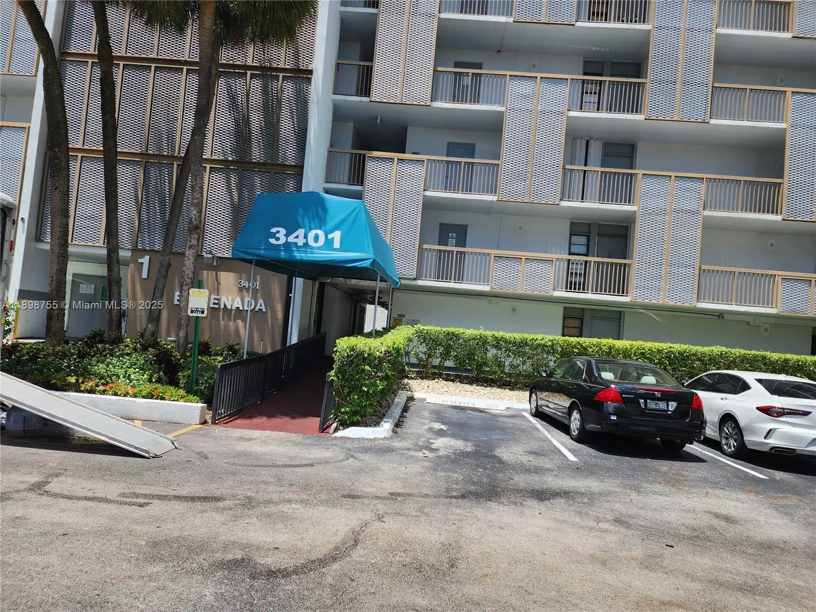 3401 N Country Club Dr, #117