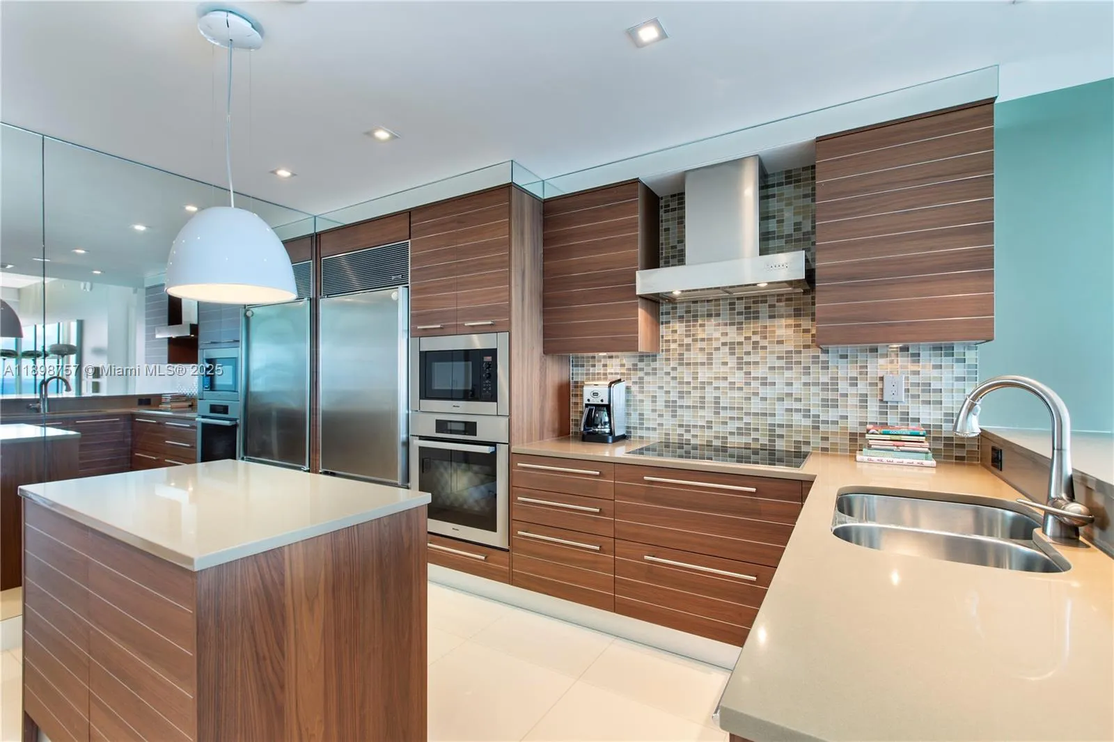 6801 Collins Ave, #PH-17