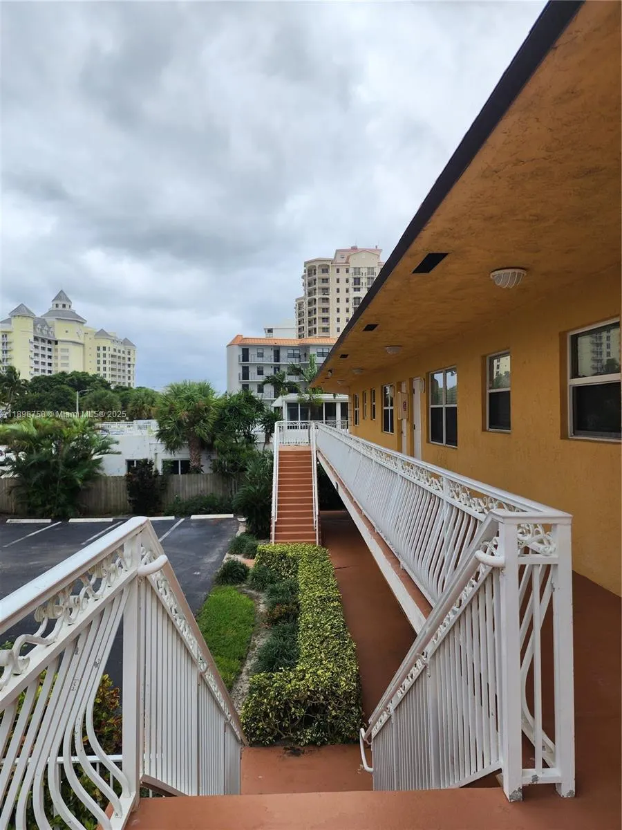 2121 N Ocean Blvd, #7