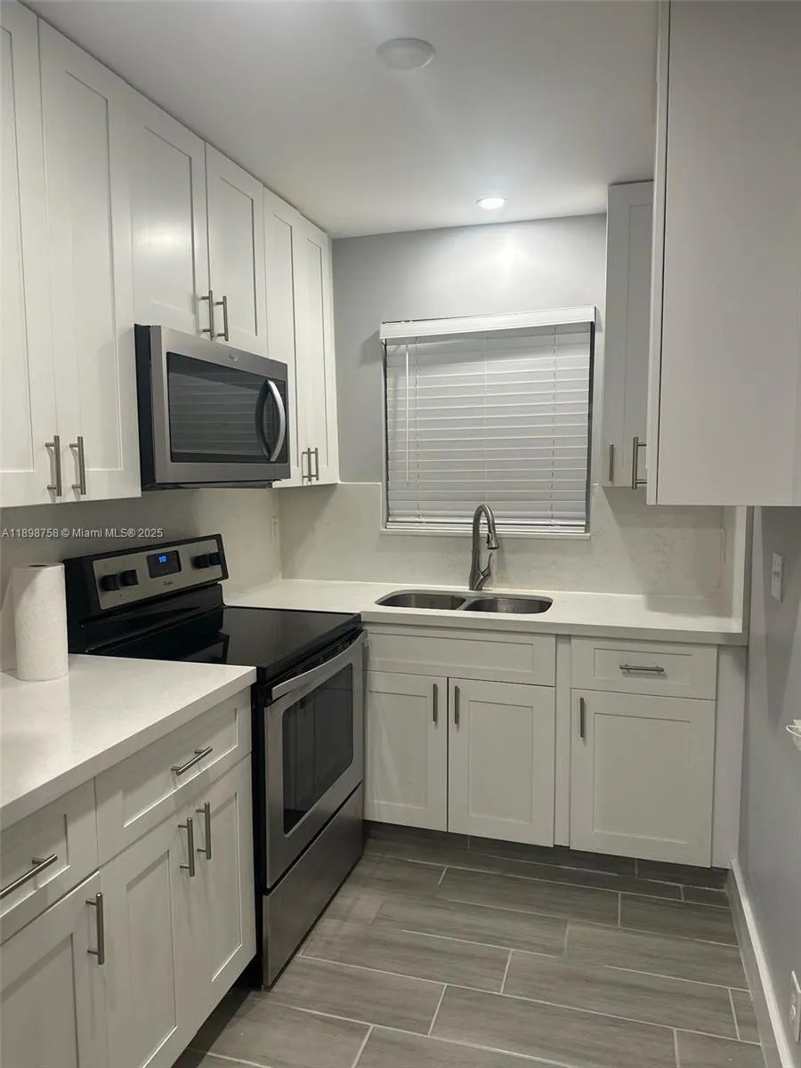 2121 N Ocean Blvd, #7