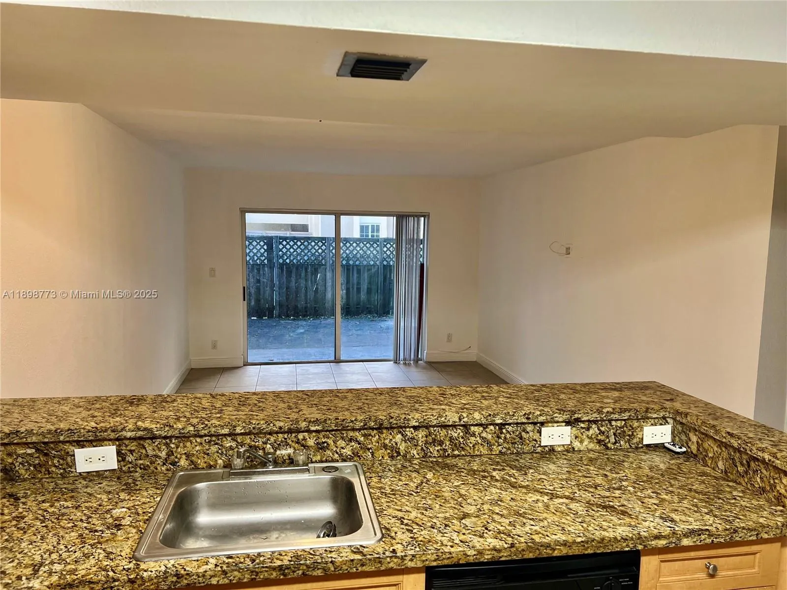 5201 Geneva Way, #102