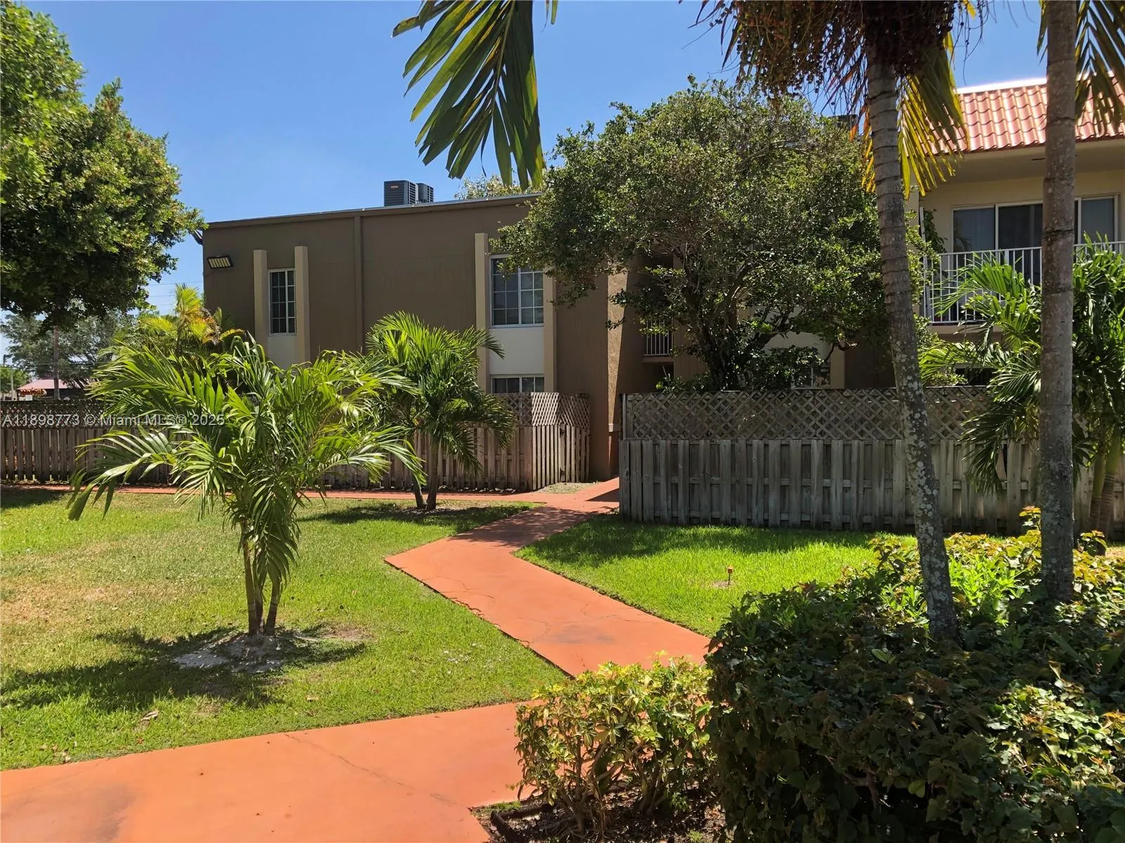 5201 Geneva Way, #102