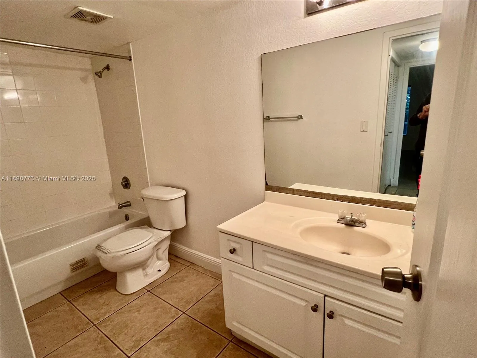 5201 Geneva Way, #102
