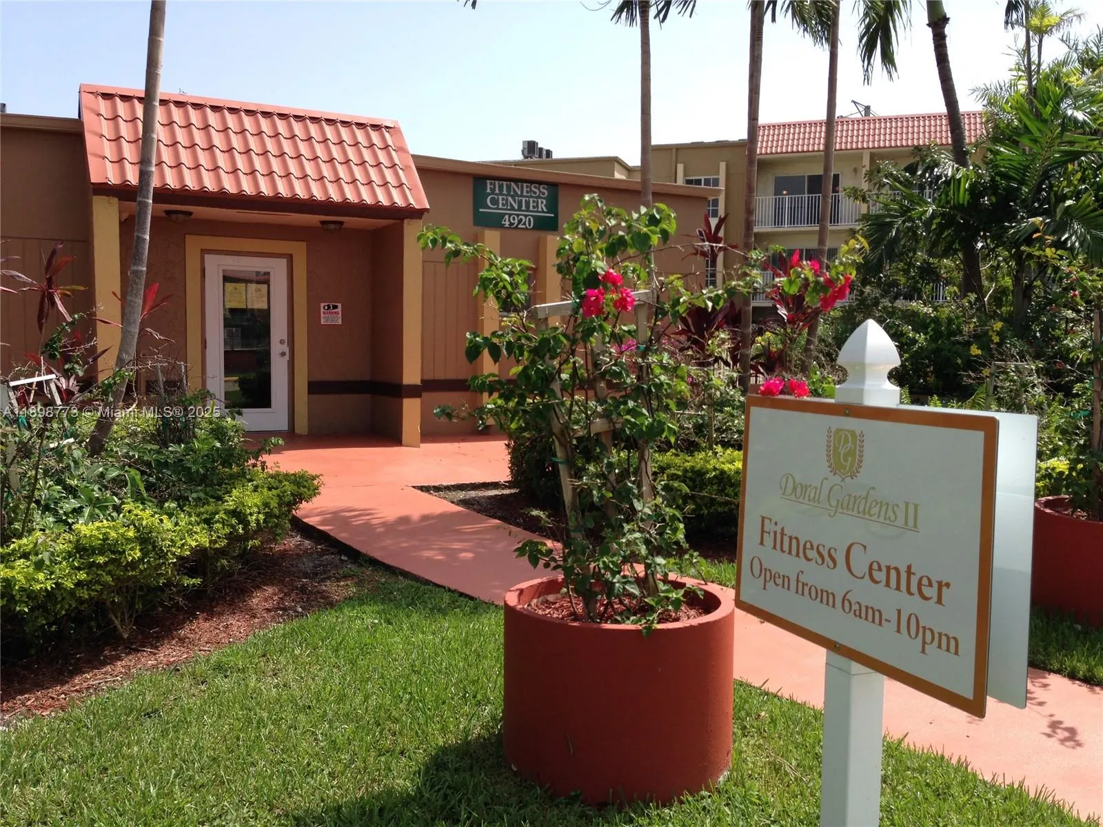 5201 Geneva Way, #102
