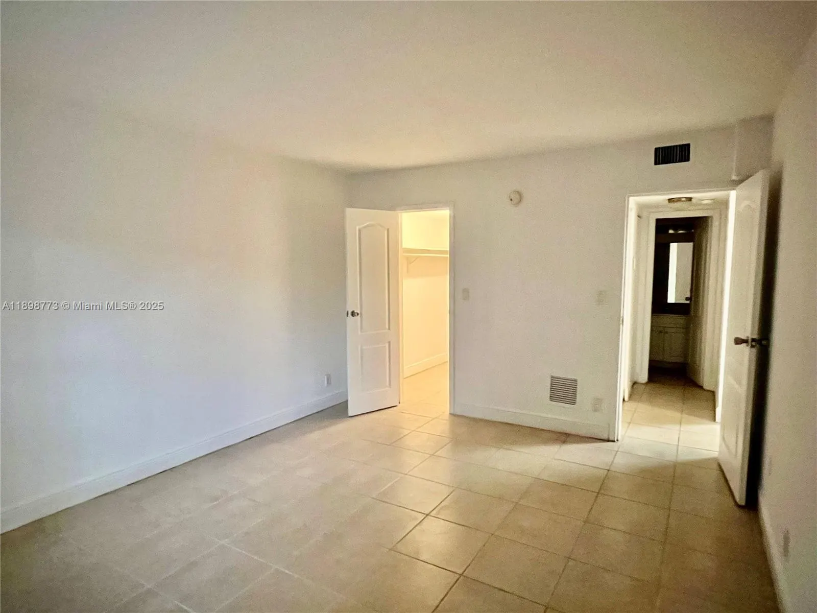 5201 Geneva Way, #102