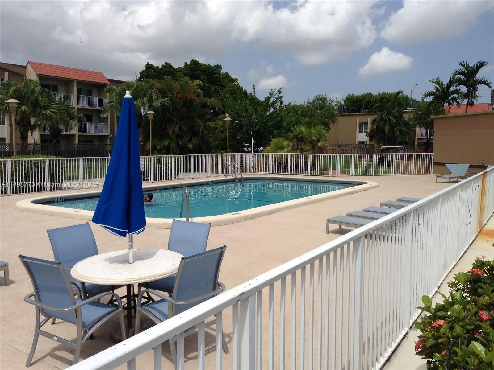 5201 Geneva Way, #102