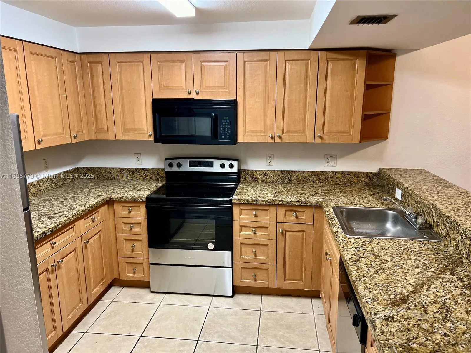 5201 Geneva Way, #102