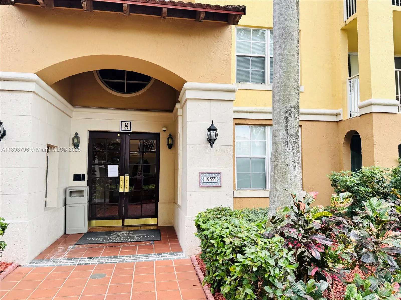 19555 E Country Club Dr, #8108