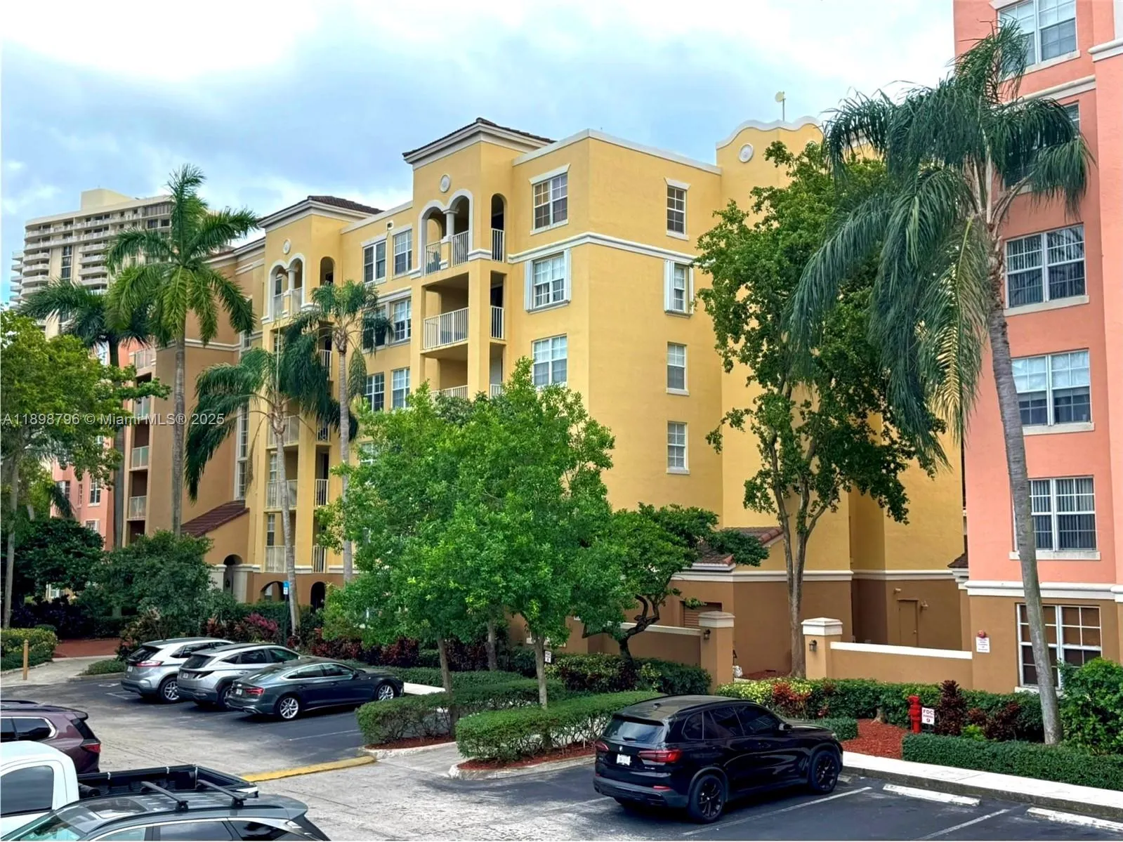 19555 E Country Club Dr, #8108