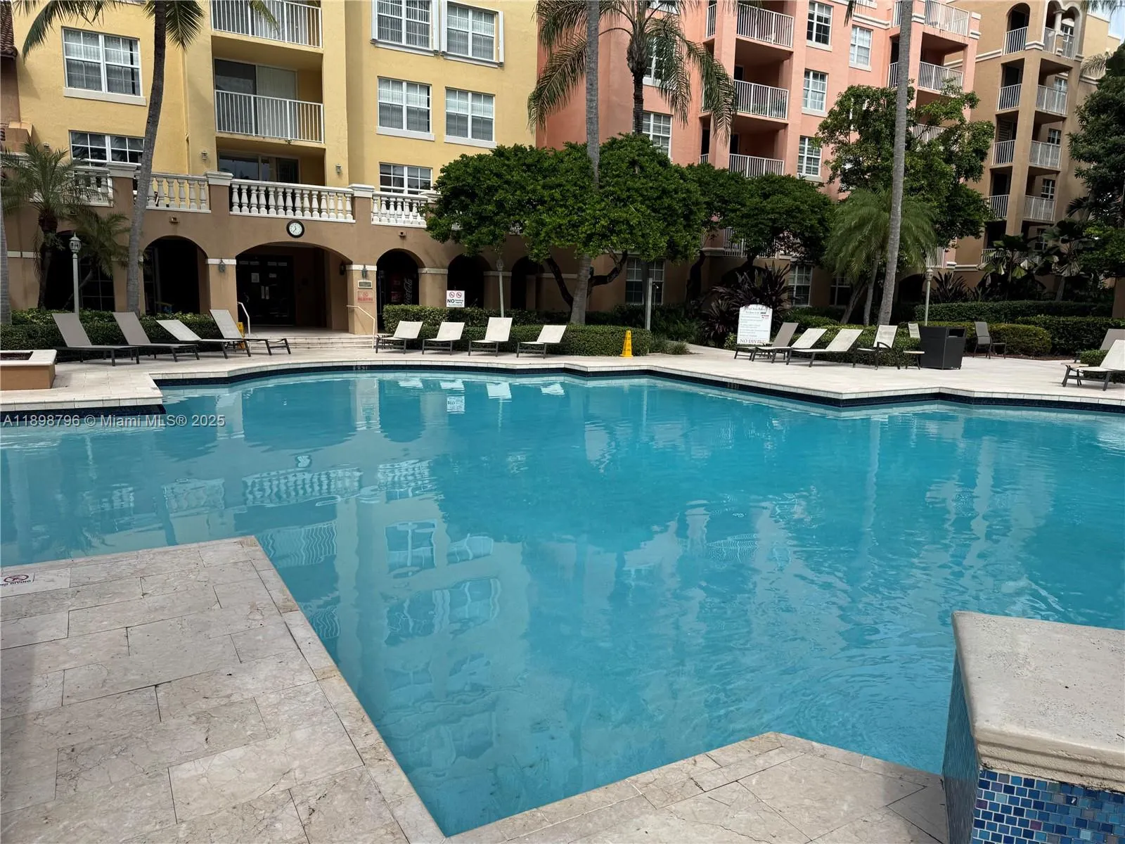 19555 E Country Club Dr, #8108