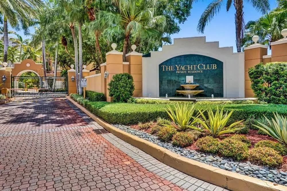 19555 E Country Club Dr, #8108