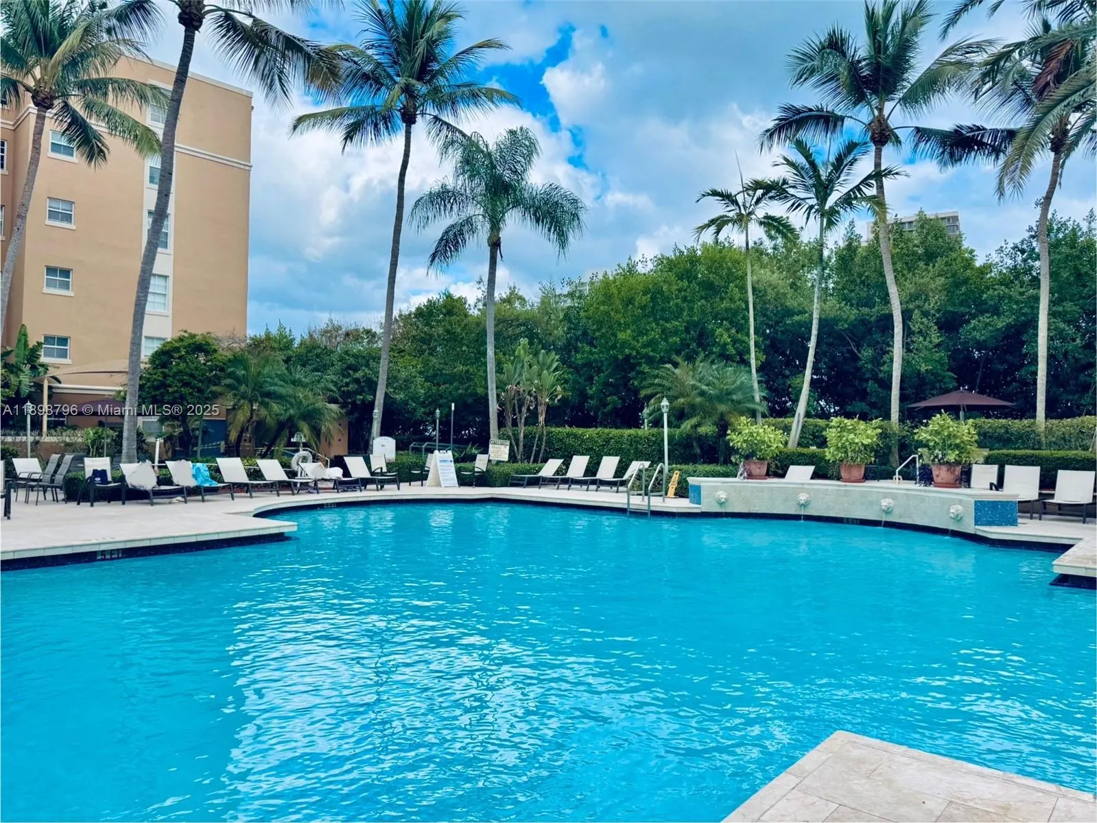 19555 E Country Club Dr, #8108