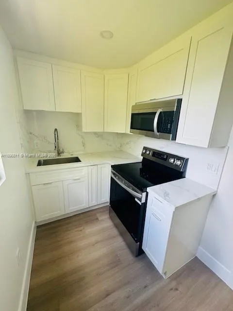905 SW 13th Ct