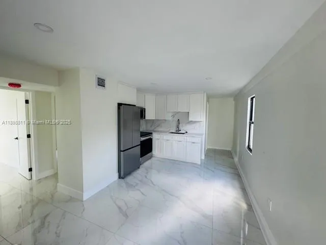 905 SW 13th Ct