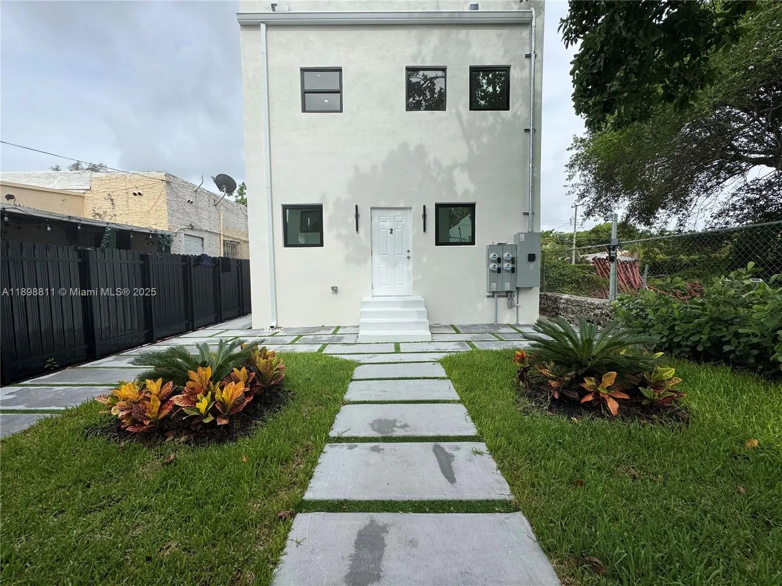 905 SW 13th Ct