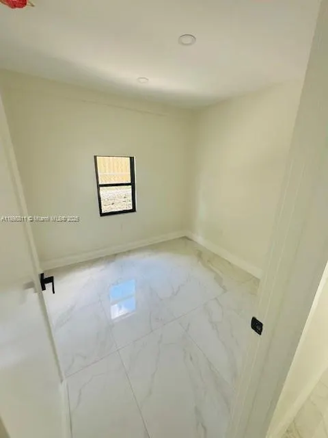 905 SW 13th Ct