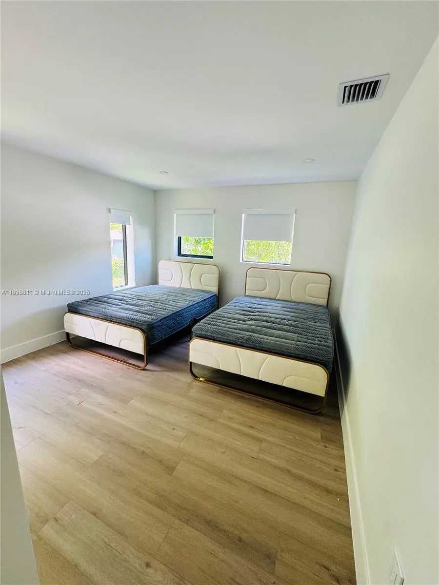 905 SW 13th Ct
