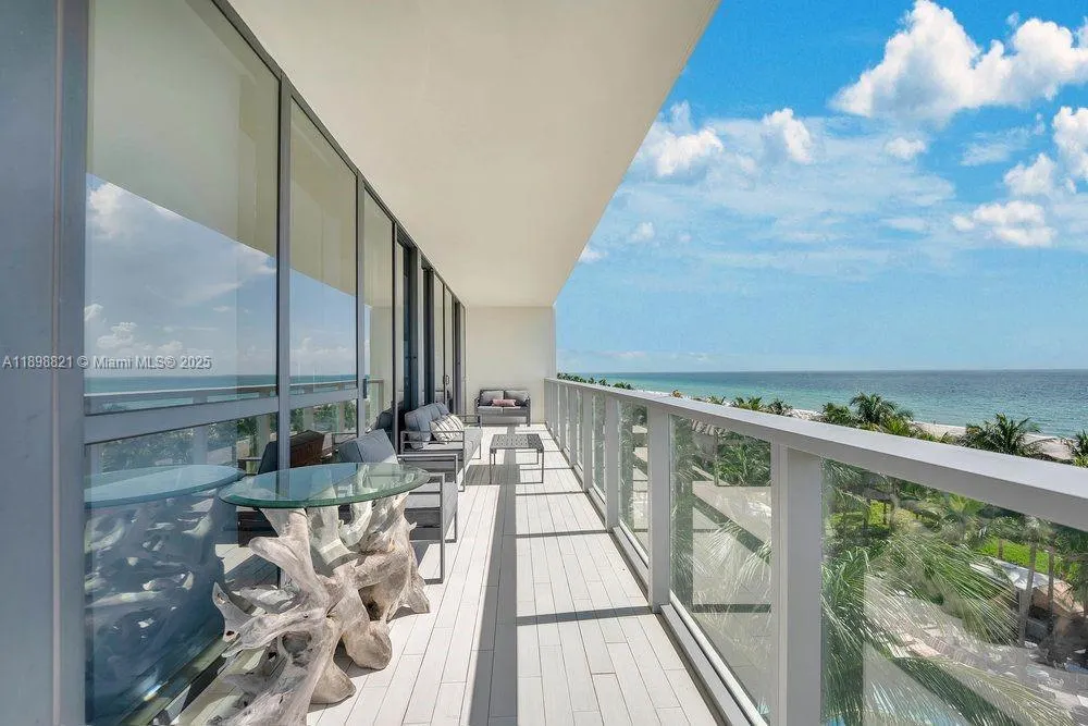 2201 Collins Ave, #628