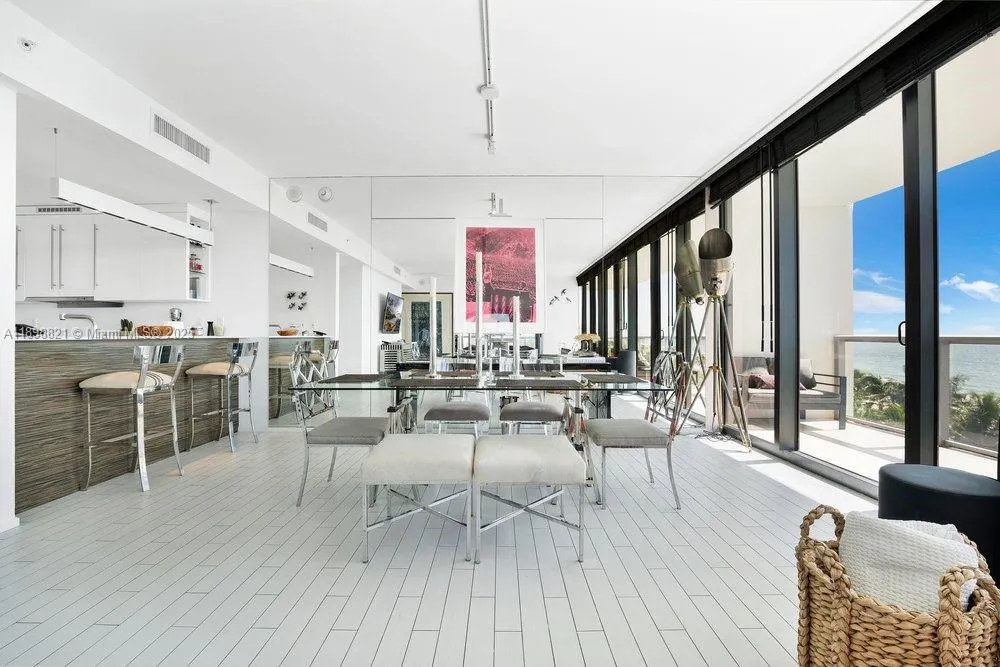 2201 Collins Ave, #628