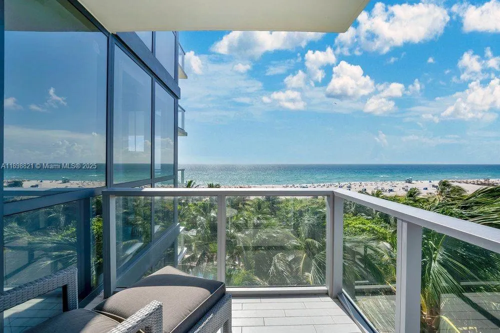2201 Collins Ave, #628