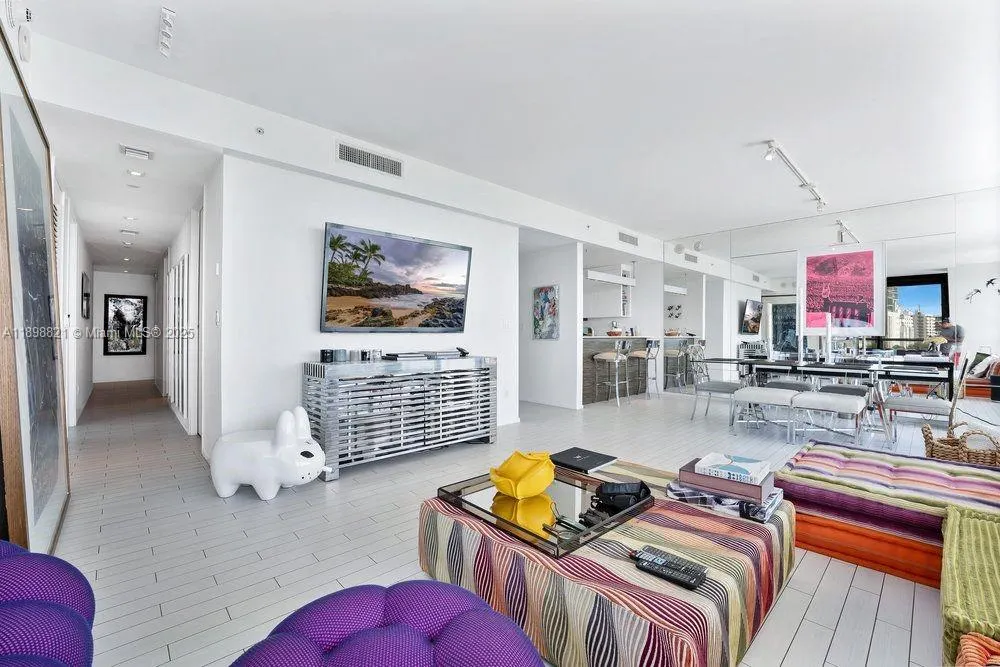 2201 Collins Ave, #628
