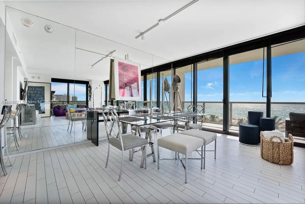 2201 Collins Ave, #628