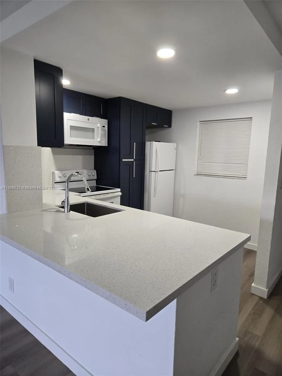 1700 NW 58th, #3J
