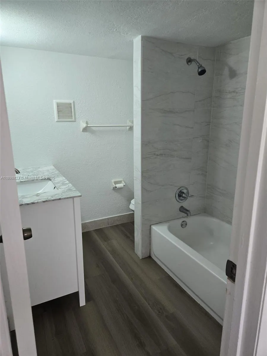 1700 NW 58th, #3J