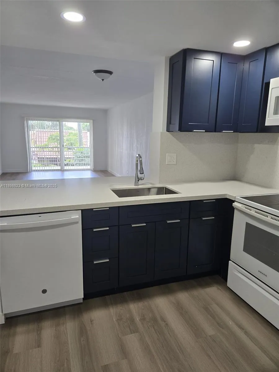 1700 NW 58th, #3J