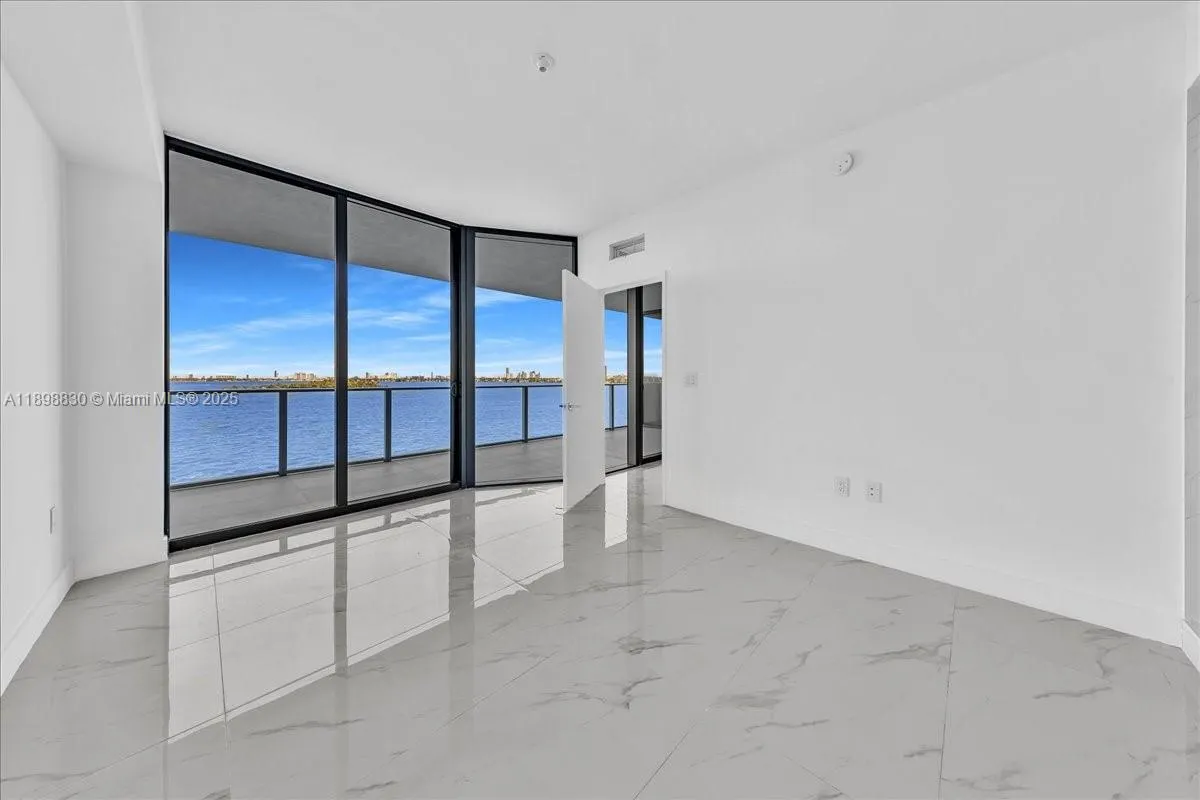 700 NE 24th St, #306