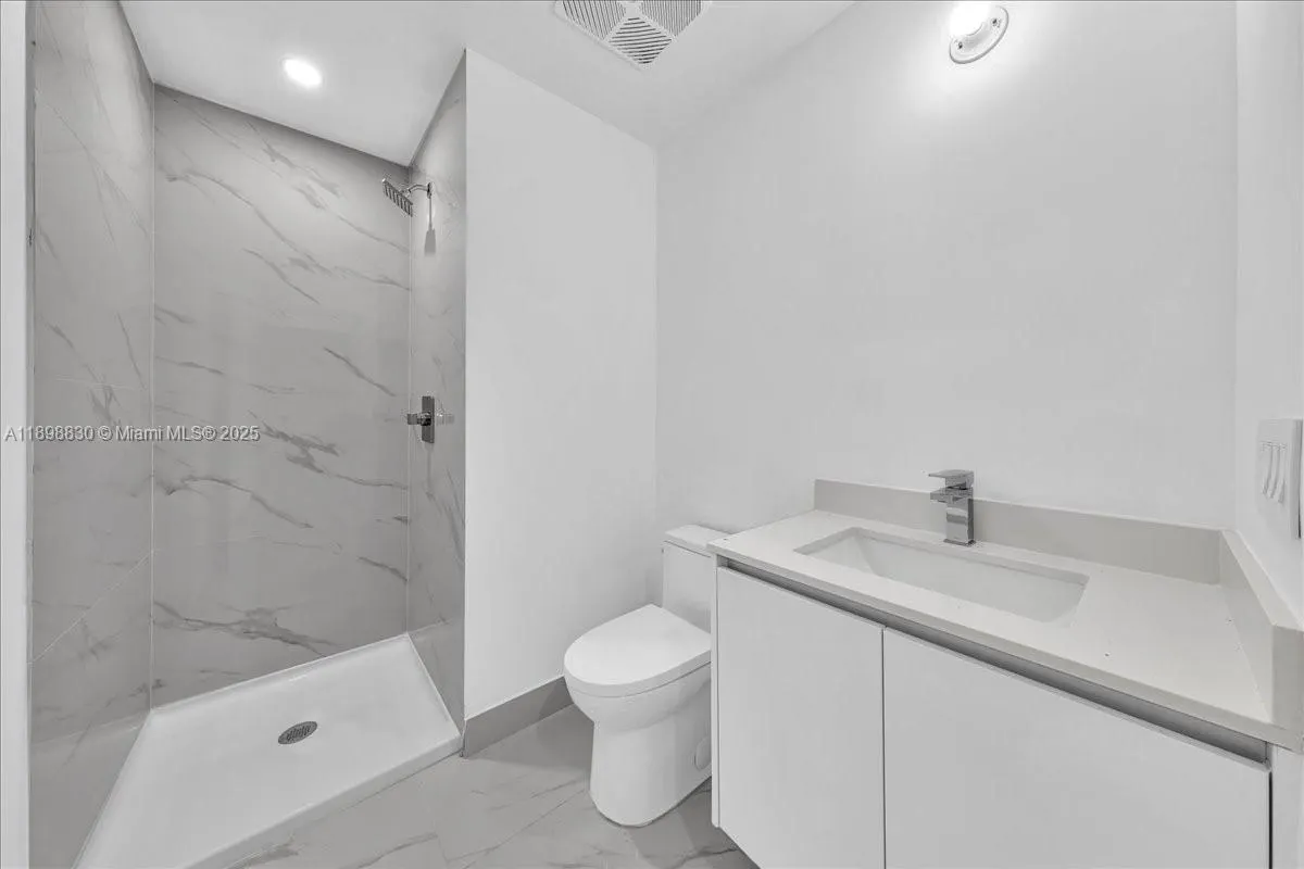 700 NE 24th St, #306