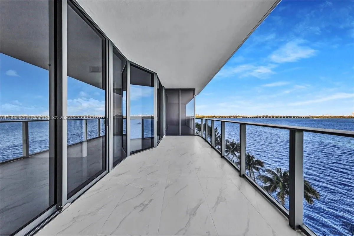 700 NE 24th St, #306