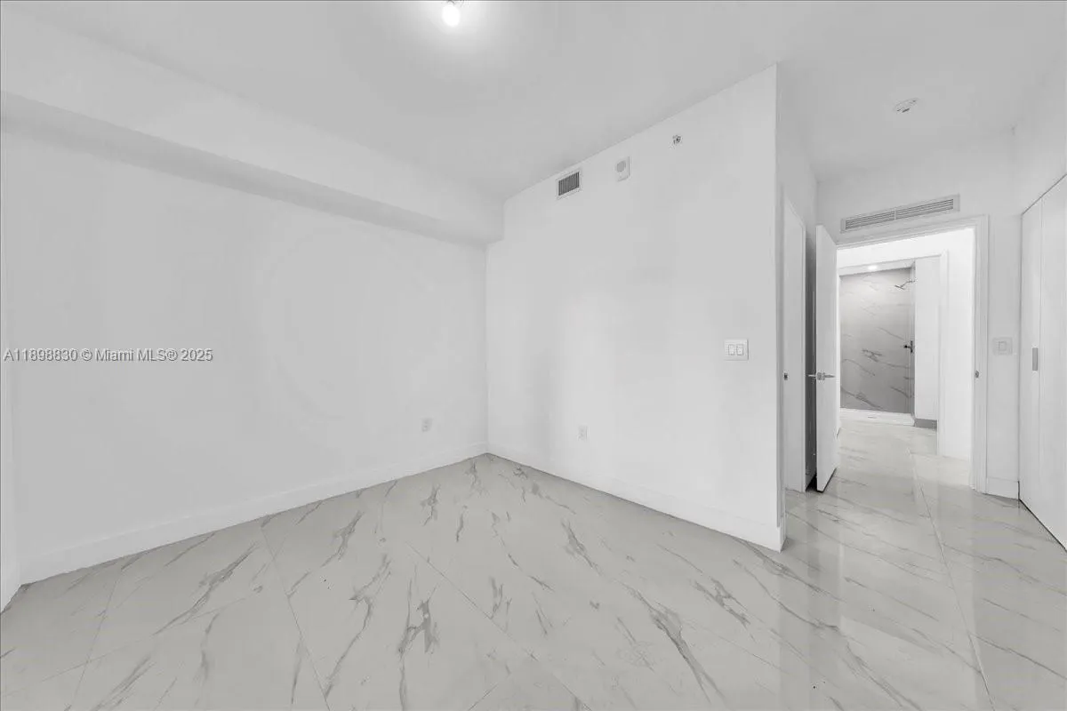 700 NE 24th St, #306