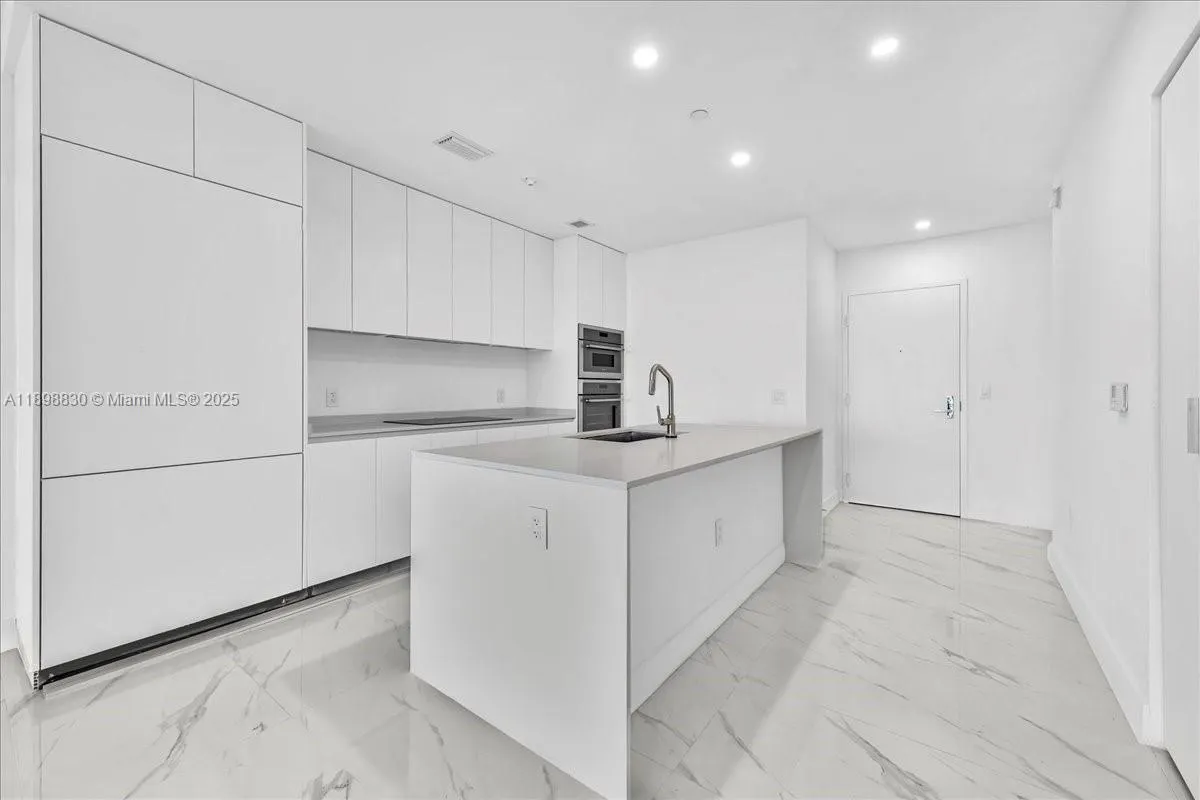 700 NE 24th St, #306